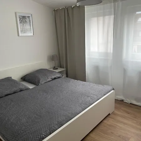 Living Time Apartment *
