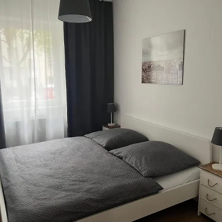 Living Time Apartment *
